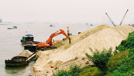 Đấu giá quyền khai thác cát bãi nổi sông Hồng