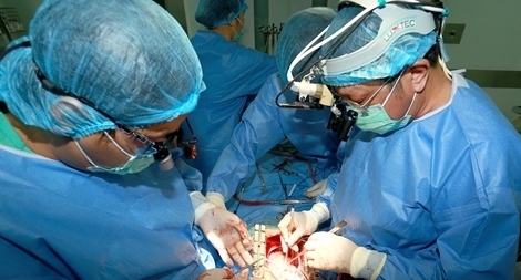Phẫu thuật Hybrid cứu sống nhiều bệnh nhân bị bệnh lý động mạch chủ