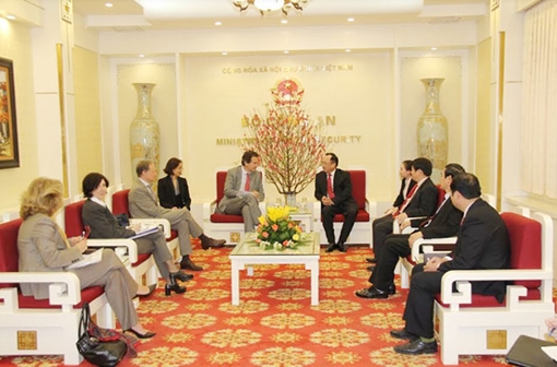 Việt Nam coi trọng phát triển quan hệ với EU