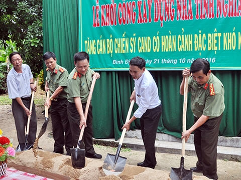 Hỗ trợ xây 4 căn nhà tình nghĩa cho CBCS Công an Phú Yên và Bình Định
