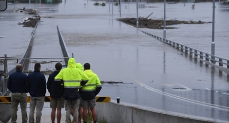 Hình ảnh mưa lũ "trăm năm một lần" hoành hành Australia