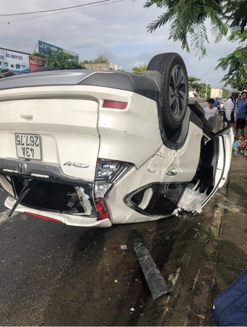 Phó giám đốc Sở TN&MT Đà Nẵng điều khiển xe ô tô đâm vào xe tải khiến vợ tử vong 