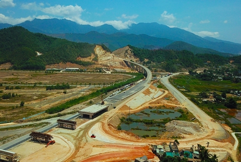 Cao tốc La Sơn-Túy Loan hoàn thành hơn 98% vẫn “chậm ngày thông xe”