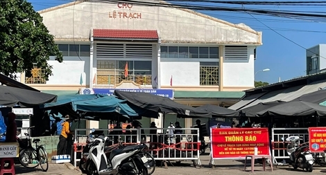 Đà Nẵng: Phong tỏa Chi cục thuế, xét nghiệm toàn bộ tiểu thương 2 chợ