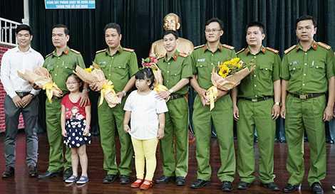 Cư dân chung cư Carina tri ân Cảnh sát PCCC TP Hồ Chí Minh