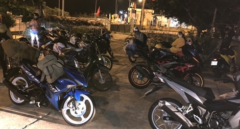 Trắng đêm chặn xe môtô phân khối lớn “làm loạn” QL20