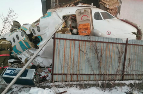 Máy bay chở 100 người rơi ở Kazakhstan