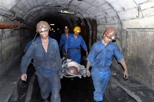 Sập hầm lò, 2 công nhân bị vùi lấp