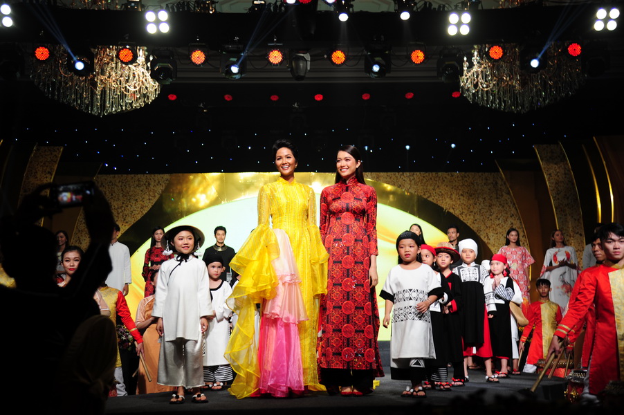 Rực rỡ sắc màu đêm gala tổng kết Lễ hội Áo dài TP Hồ Chí Minh