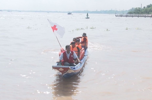 Đội cứu hộ cứu nạn tình nguyện trên sông Sa Đéc