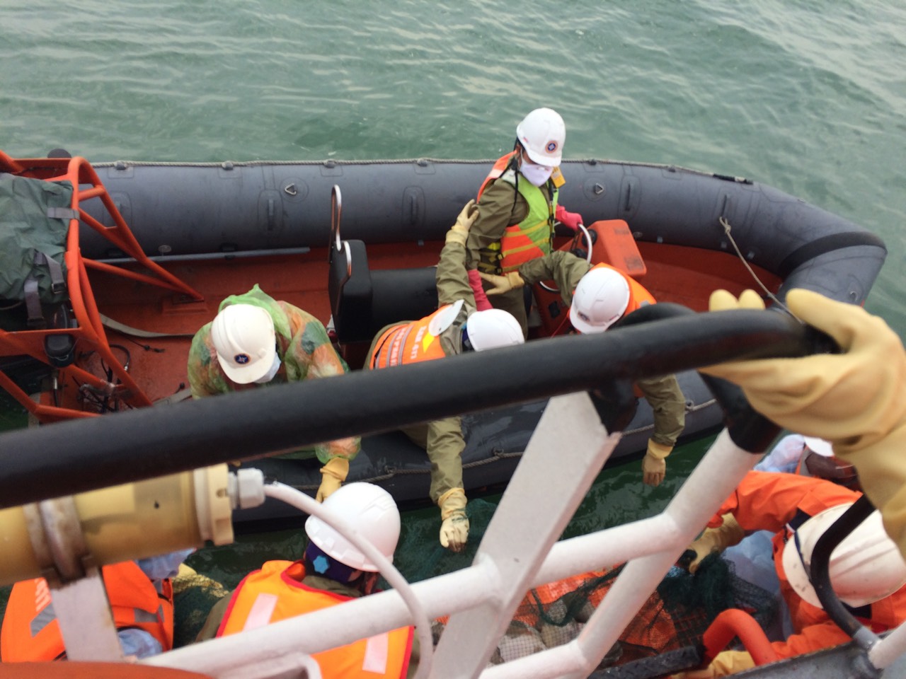 Phát hiện thêm 1 thi thể thuyền viên tại khu vực 13 ngư dân Thanh Hóa mất tích