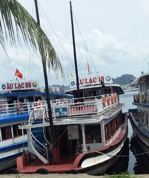 Tàu du lịch Âu Lạc 18 ở Hạ Long bị tố “chặt chém” du khách