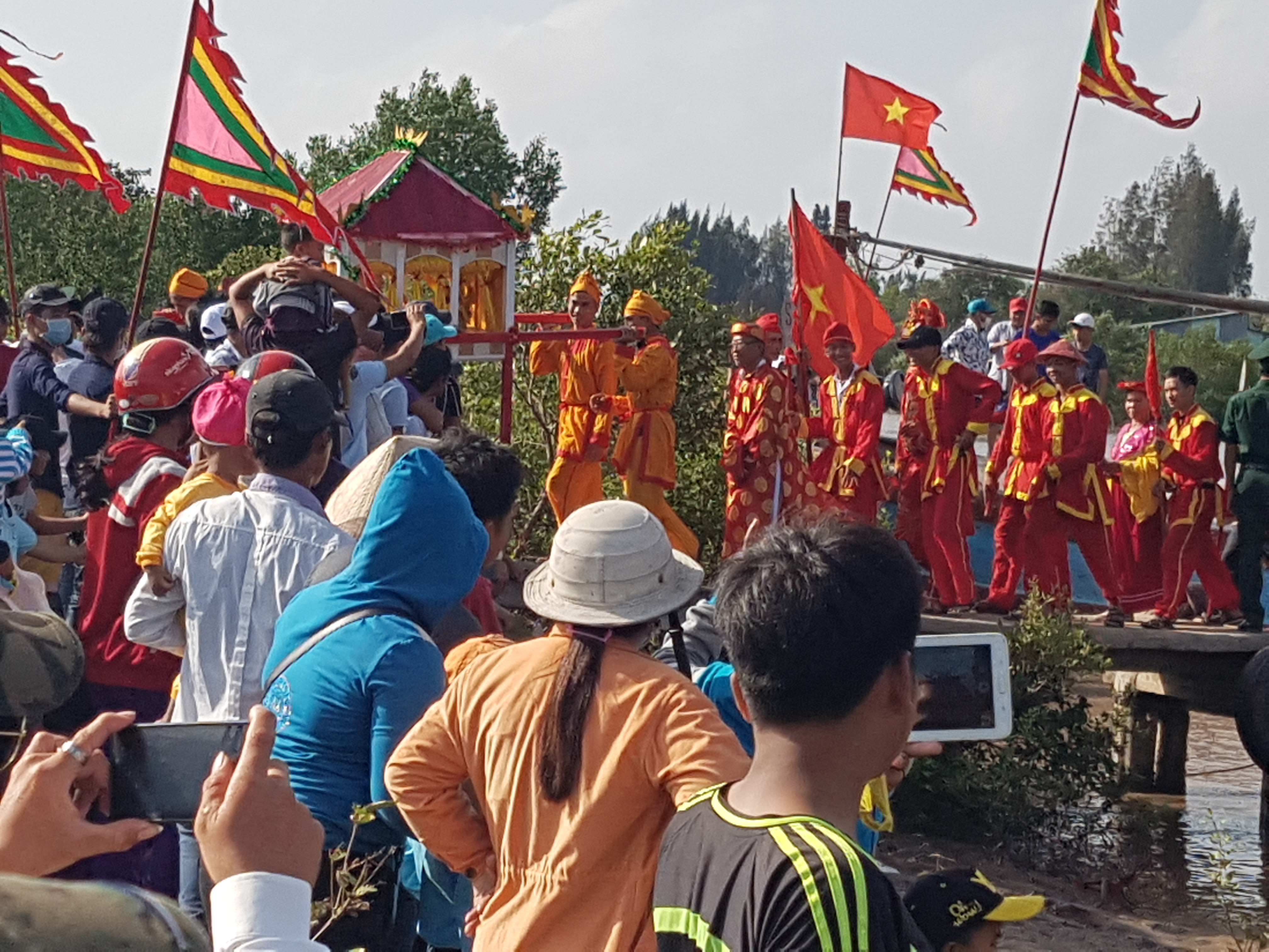 Hàng ngàn người dự lễ hội nghinh Ông ở Bạc Liêu