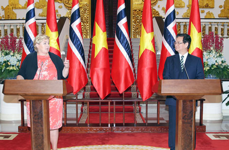 Hợp tác Việt Nam - Na Uy về năng lượng và dầu khí: Việt Nam và Na Uy đã ký kết các thỏa thuận quan trọng về hợp tác trong lĩnh vực năng lượng và dầu khí. Hãy xem hình ảnh các dự án giúp Việt Nam có được nguồn năng lượng đáng tin cậy từ Na Uy.