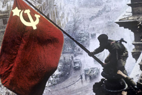 Quan niệm của phương Tây về chiến thắng phát xít của Liên Xô đã được hiểu rõ hơn trong những ngày qua. Các nhà nghiên cứu lịch sử đang dần thay đổi quan điểm của họ về cuộc chiến lịch sử đó và đánh giá lại về sự dũng cảm, tinh thần hy sinh của những người lính Liên Xô. Hãy đến và xem để hiểu thêm về chủ đề này.