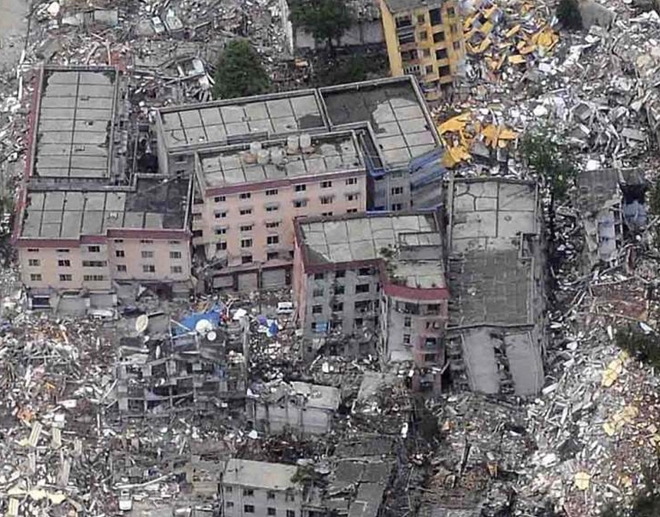 Động đất Trung Quốc: Động đất là một hiện tượng tự nhiên khó lường và có thể gây ra những tổn thất về người và tài sản. Hãy xem những hình ảnh liên quan để cảm nhận mức độ nghiêm trọng của sự kiện và ghi nhớ cách cần phòng tránh và ứng phó khi xảy ra tình huống này.