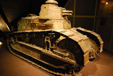 Lịch sử xe tăng: Từ những ngày đầu tiên của Cuộc Chiến Thế Giới thứ II đến các chiến tranh hiện đại, xe tăng đã trở thành biểu tượng của quân đội và vũ khí được sử dụng rộng rãi nhất trong các cuộc chiến. Hãy thưởng thức những hình ảnh lịch sử này và khám phá sự phát triển của xe tăng qua các thời kỳ.
