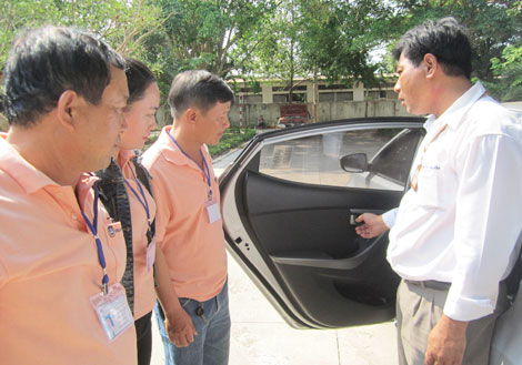 Đừng tự chuốc họa vì không thắt dây an toàn và cái lock cửa xe ôtô