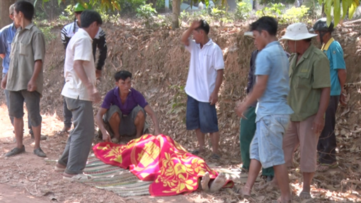 Đi tìm mồi nhậu trượt chân té ngã xuống hồ tử vong