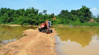 Nam công nhân tử vong trong cabin máy múc