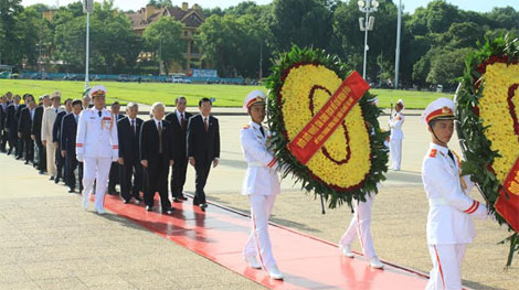 Lãnh đạo Đảng, Nhà nước viếng Lăng Chủ tịch Hồ Chí Minh và tưởng niệm các Anh hùng liệt sỹ