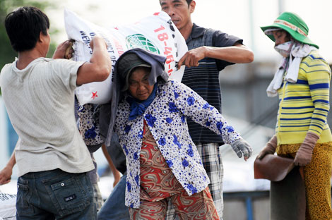 Nghị lực của những bà mẹ tha hương