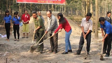 Tuổi trẻ Công an tỉnh Bình Phước sẻ chia khó khăn với hộ nghèo xã Tân Thành