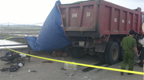  Xe tải tông hai học sinh tử nạn