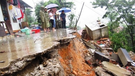 Bệnh viện thị trấn Tĩnh Túc 'chờ' sụt lún, đổ sập