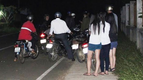 Đi bắt kỳ nhông, 2 em nhỏ phát hiện tử thi phân hủy