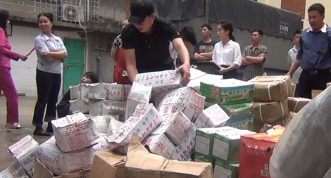 Phát hiện kho hàng chứa 2.340kg thực phẩm nhập lậu