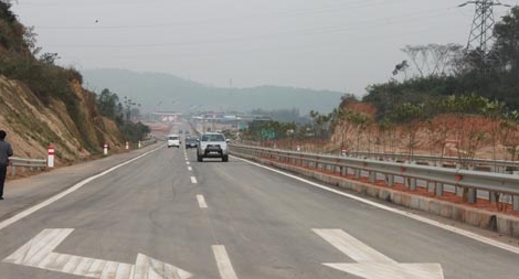 Đầu tư xây dựng cao tốc nối Tuyên Quang với Nội Bài - Lào Cai