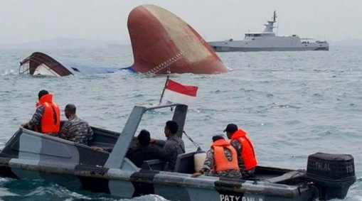 Chìm phà tại Indonesia, gần 100 người mất tích