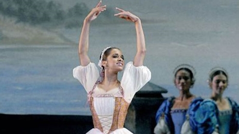 Nữ diễn viên ballet da màu thủ vai chính trong vở “Hồ thiên nga”