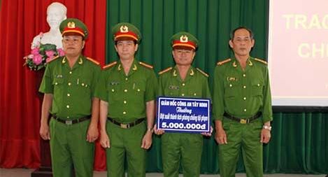 Triệt phá đường dây mua bán súng và cướp tài sản