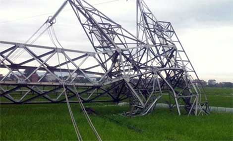 Gió lốc hạ gục cột điện đường dây 500 KV