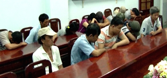 Triệt phá trường gà "khủng", thu giữ cả trăm triệu  đồng