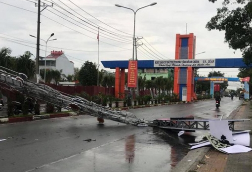 Dĩ An tháo dỡ cổng chào trên đường phố để tránh tai họa