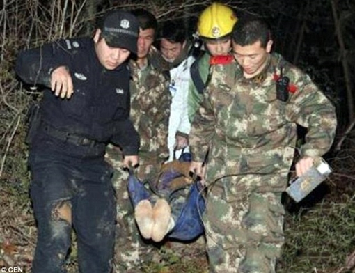 Hít phải khí độc khi đào trộm mộ cổ, 4 tên trộm chết tại chỗ