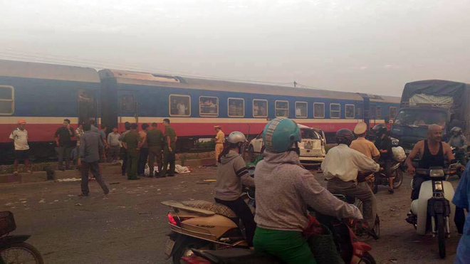 Thủ tướng chỉ đạo khắc phục hậu quả vụ tai nạn đường sắt thảm khốc ở Hà Nội