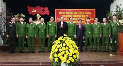 Phó Thủ tướng Thường trực Trương Hòa Bình thăm và chúc Tết cán bộ, chiến sỹ Cục ma túy và hình sự