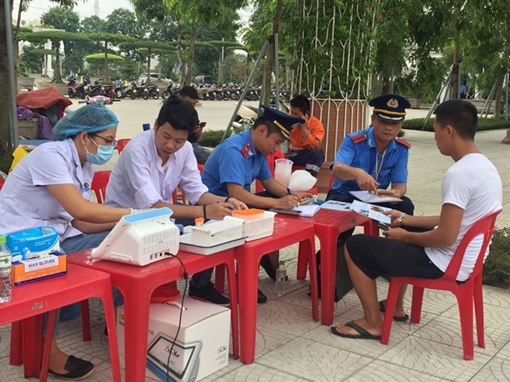 Kiểm tra ATGT, phát hiện nhiều tài xế dương tính với ma túy