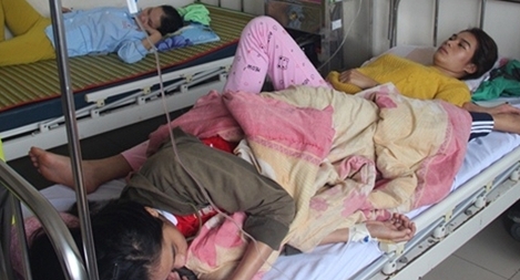 Hơn 120 người nhập viện cấp cứu do ăn bánh mì nhiễm khuẩn