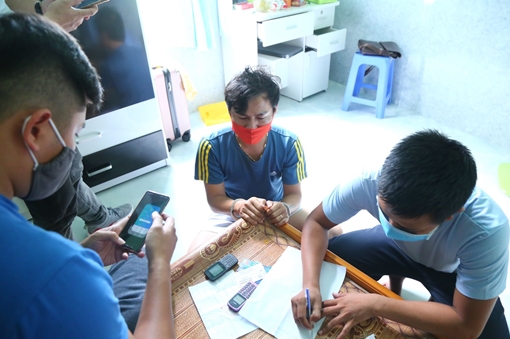 Chiếm đoạt tiền từ ví điện tử