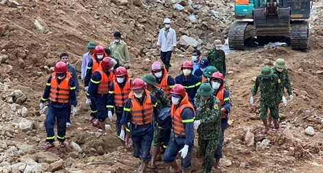 Tìm thấy thêm thi thể nạn nhân mất tích ở lòng sông Rào Trăng