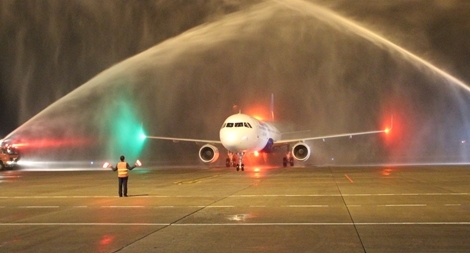 Máy bay đầu tiên của Vietravel Airlines hạ cánh xuống sân bay quốc tế Phú Bài