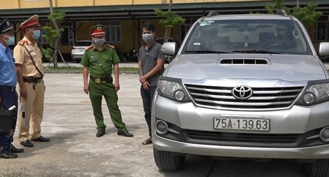 Tài xế điều khiển xe hết hạn đăng kiểm chở khách