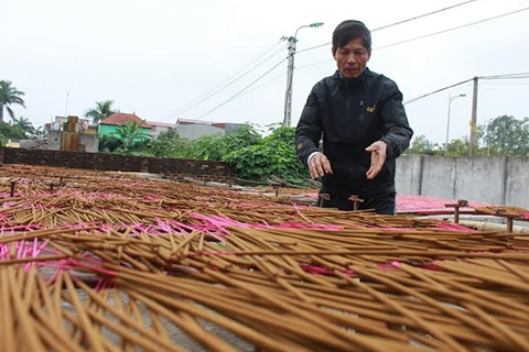 Làng hương nhộn nhịp vào vụ Tết