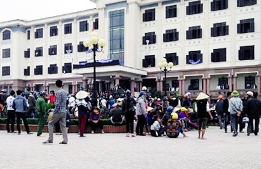  Khởi tố vụ gây rối trật tự, bắt người trái phép ở UBND huyện Lộc Hà