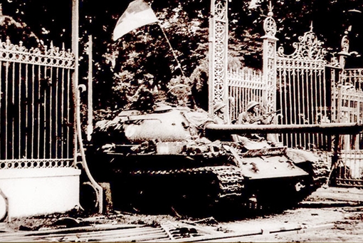 Gặp tác giả bức ảnh: Xe tăng Quân giải phóng đánh chiếm Dinh Độc Lập ngày 30-4-1975”